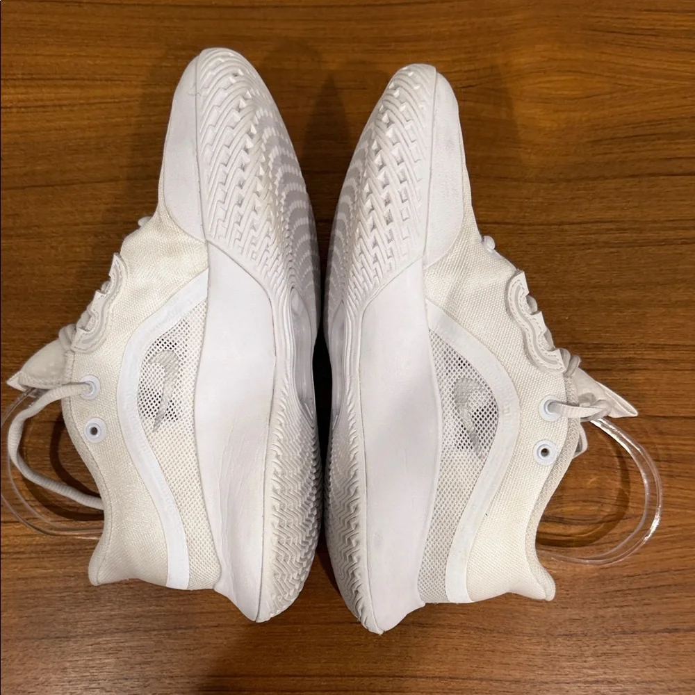Nike Air Max Volley Sneakers Women’s 6 White Silver Volleyball Court Shoes